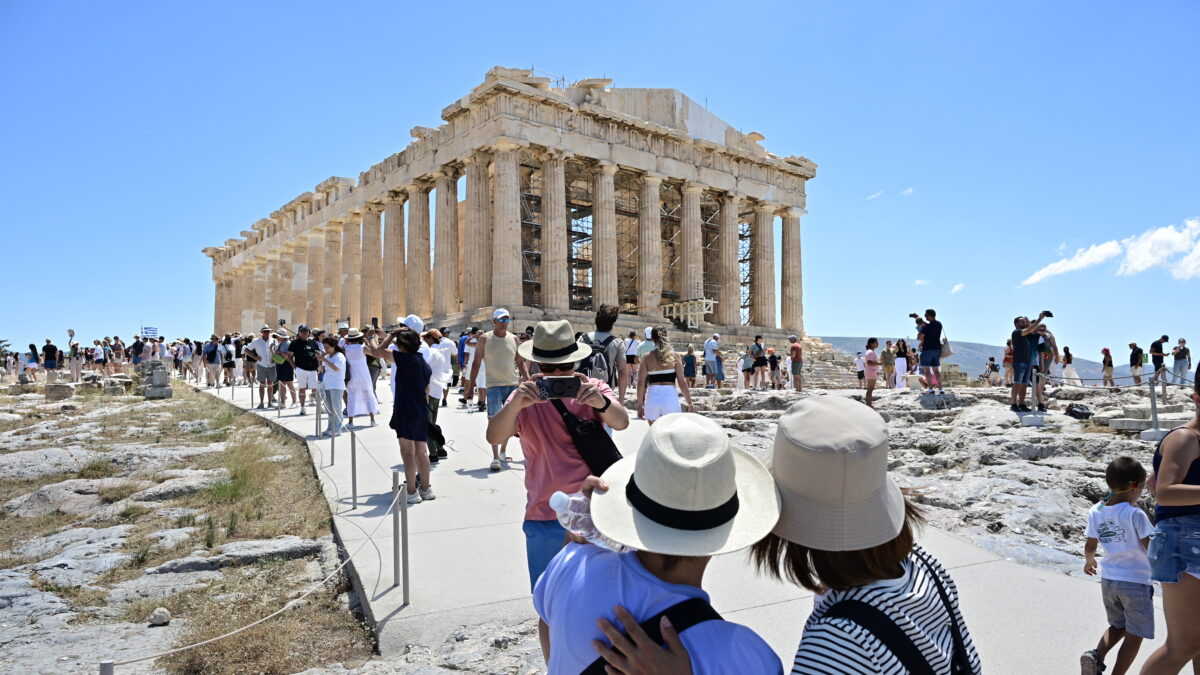 Τουρίστες στην Ακρόπολη. Παρασκευή 19 Ιουνίου 2026