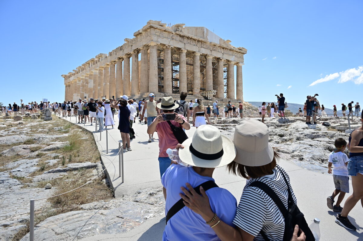 Τουρίστες στην Ακρόπολη. Παρασκευή 19 Ιουνίου 2026