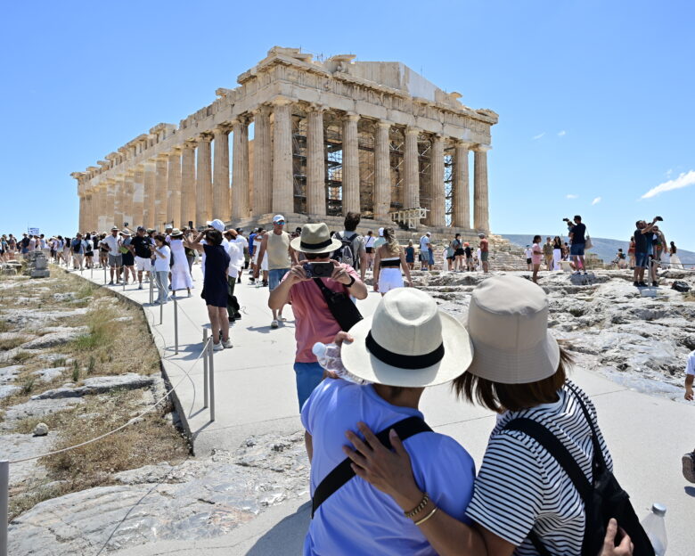 Τουρίστες στην Ακρόπολη. Παρασκευή 19 Ιουνίου 2026