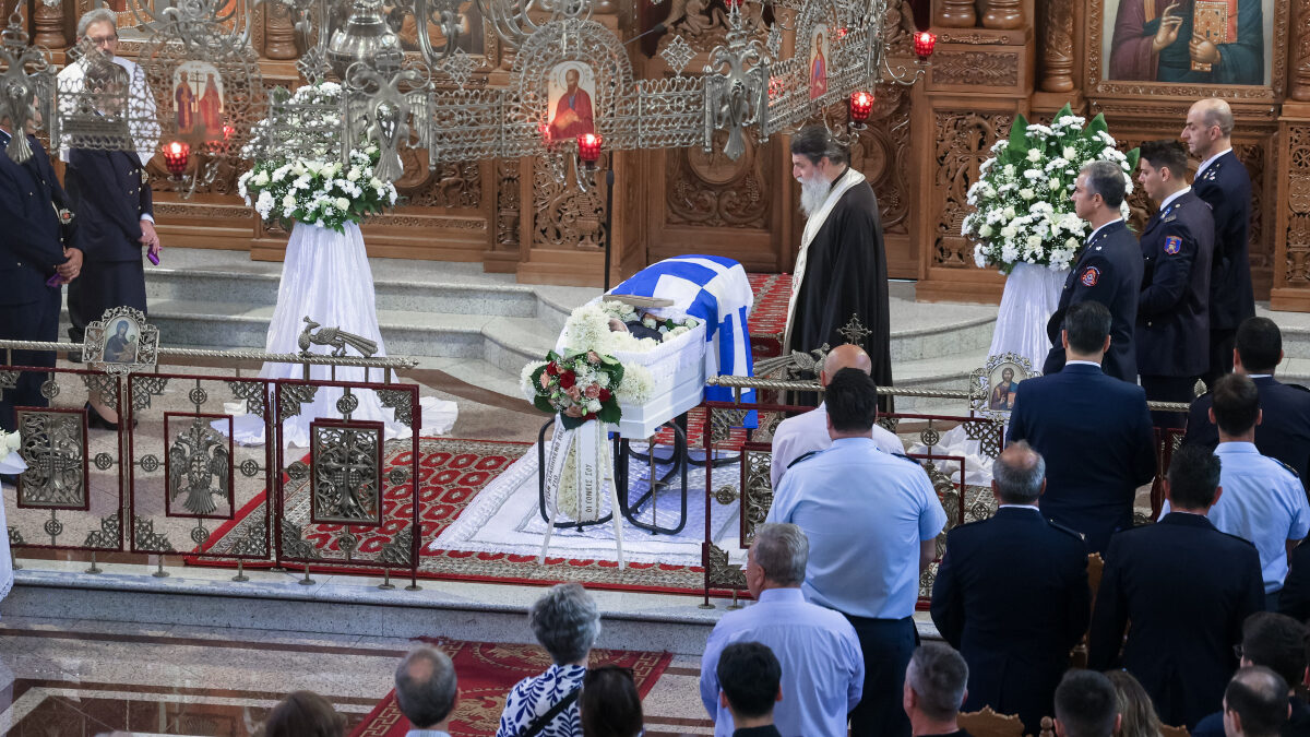 Η κηδεία του 27χρονου πυροσβέστη στο Αγρίνιο