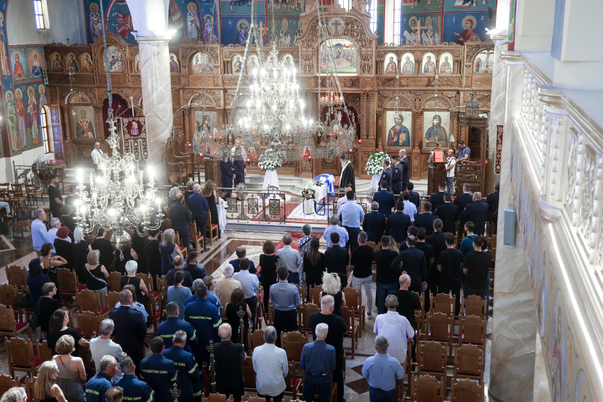 Η κηδεία του 27χρονου πυροσβέστη στο Αγρίνιο