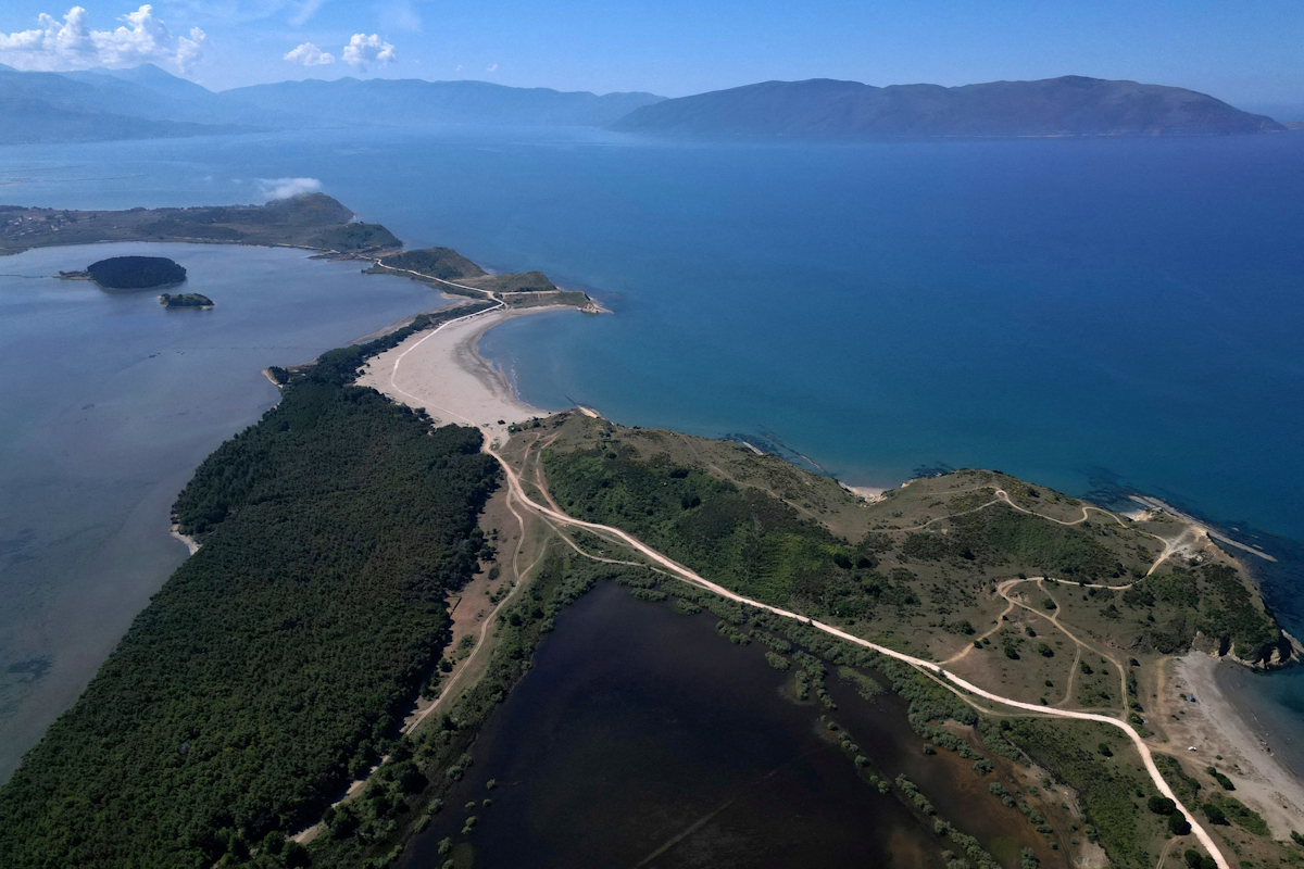 Αλβανία: Νέο σκάνδαλο με το θέρετρο του Κούσνερ - Καταζητούμενος για ξέπλυμα χρήματος ο φερόμενος ως ιδιοκτήτης