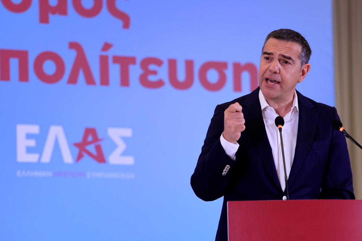 Αλέξης Τσίπρας στο Politico: Η κυβέρνηση να σταματήσει να δίνει λευκή επιταγή στον Τραμπ και στις ΗΠΑ