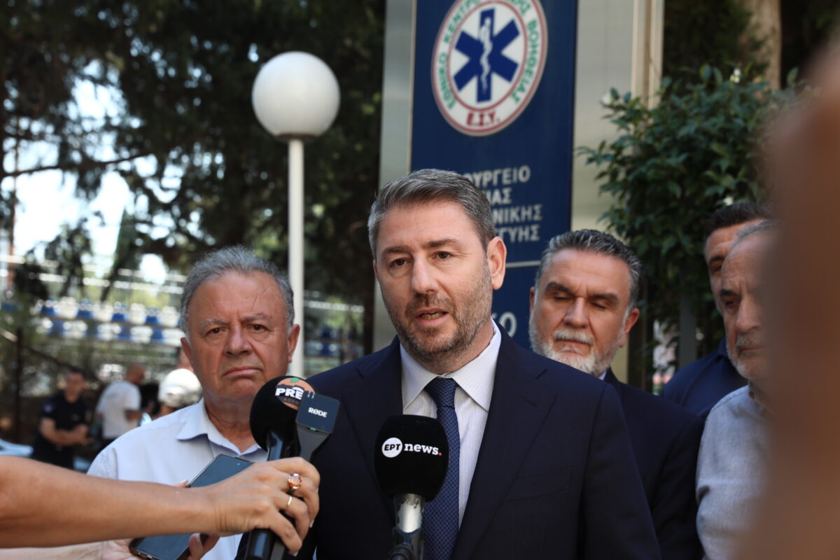 Ανδρουλάκης, επίσκεψη στα κεντρικά του ΕΚΑΒ