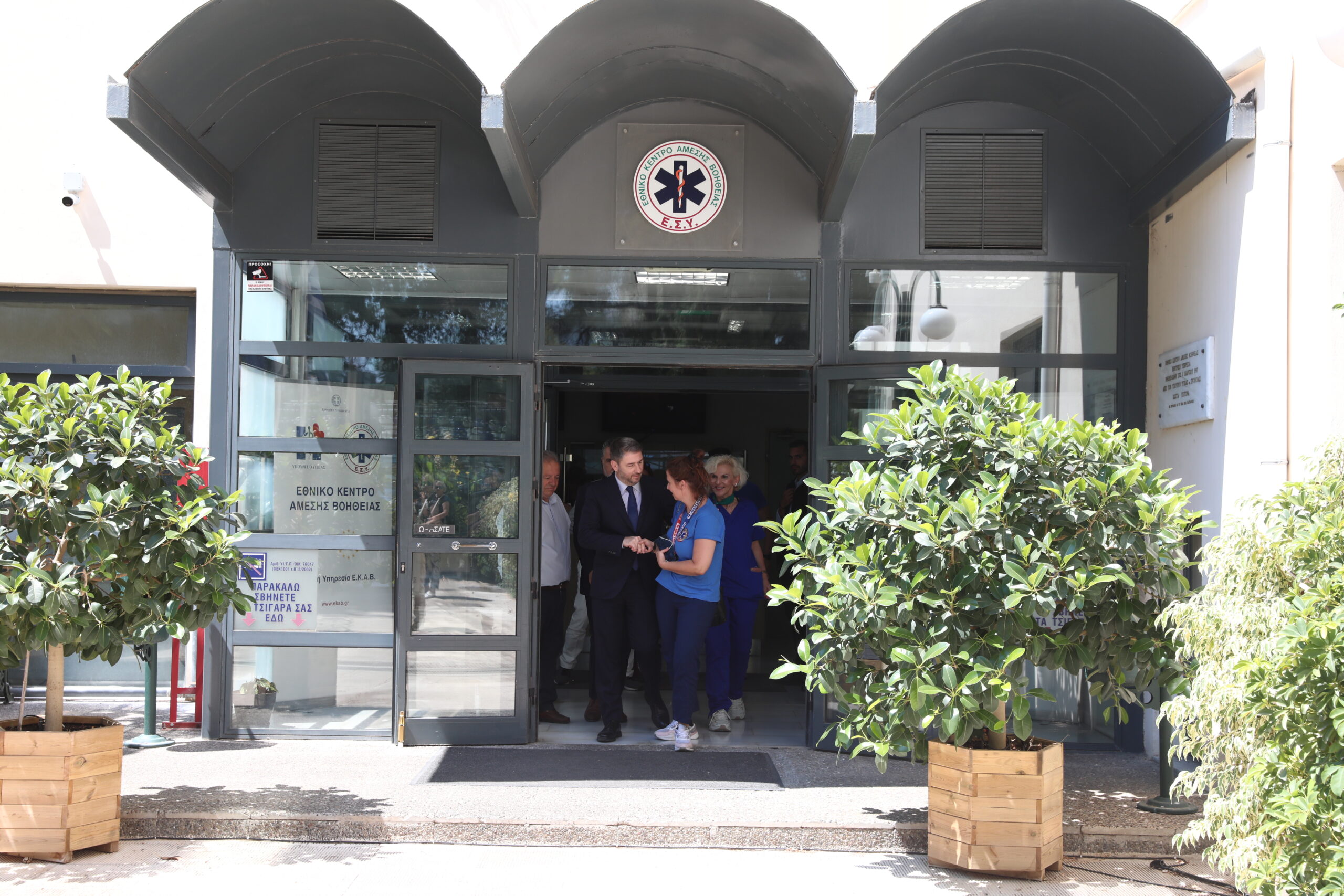 Ανδρουλάκης, επίσκεψη στα κεντρικά του ΕΚΑΒ
