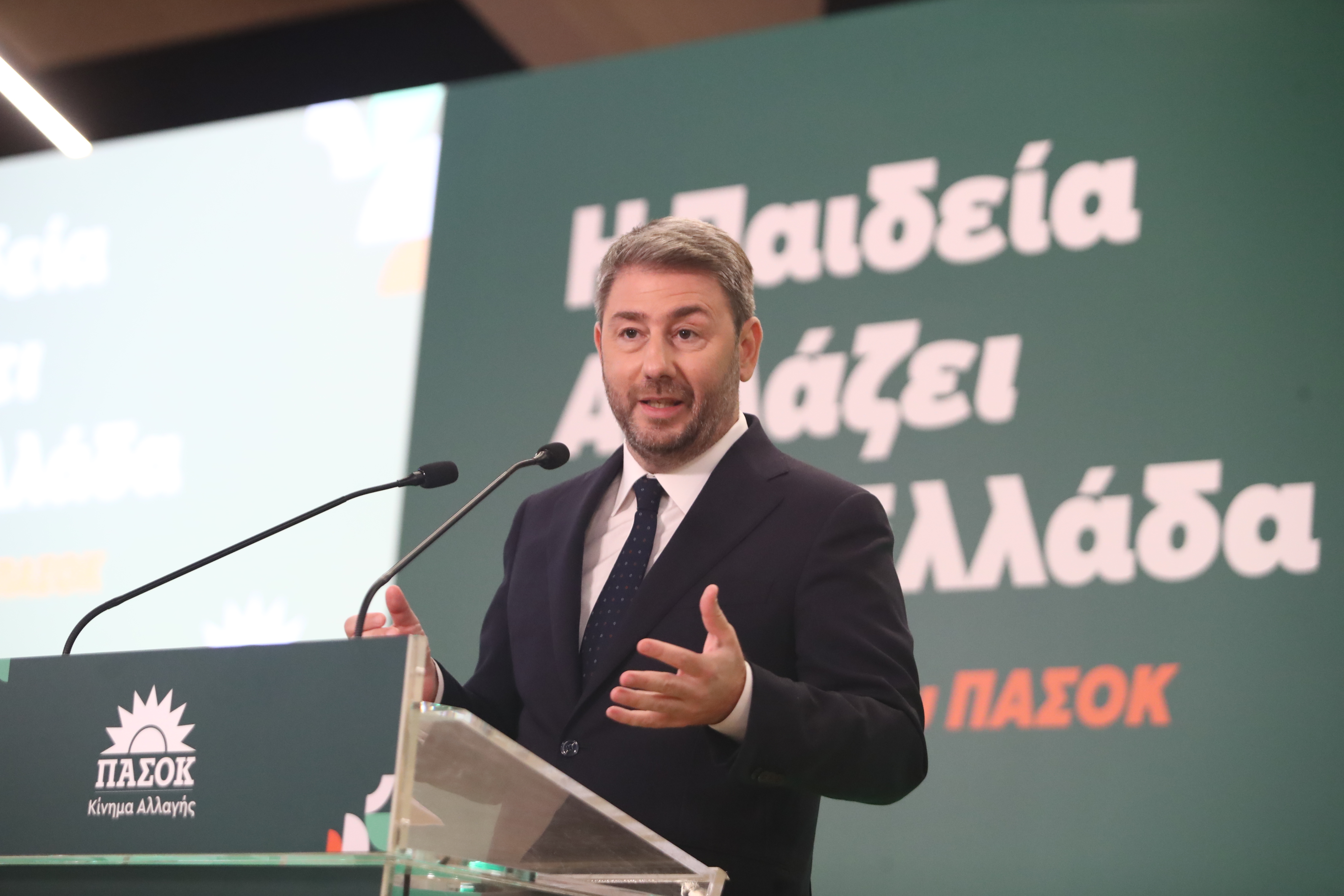 ΠΑΣΟΚ: Στο «κόκκινο» η κόντρα με τη ΝΔ εν μέσω θέρους – Συντάξεις και ακρίβεια στο επίκεντρο