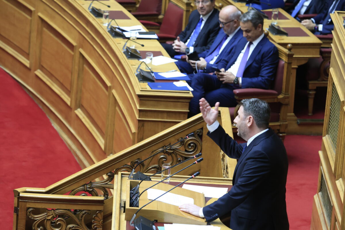 Live: Η αναμέτρηση Μητσοτάκη - Ανδρουλάκη στη Βουλή για την ακρίβεια