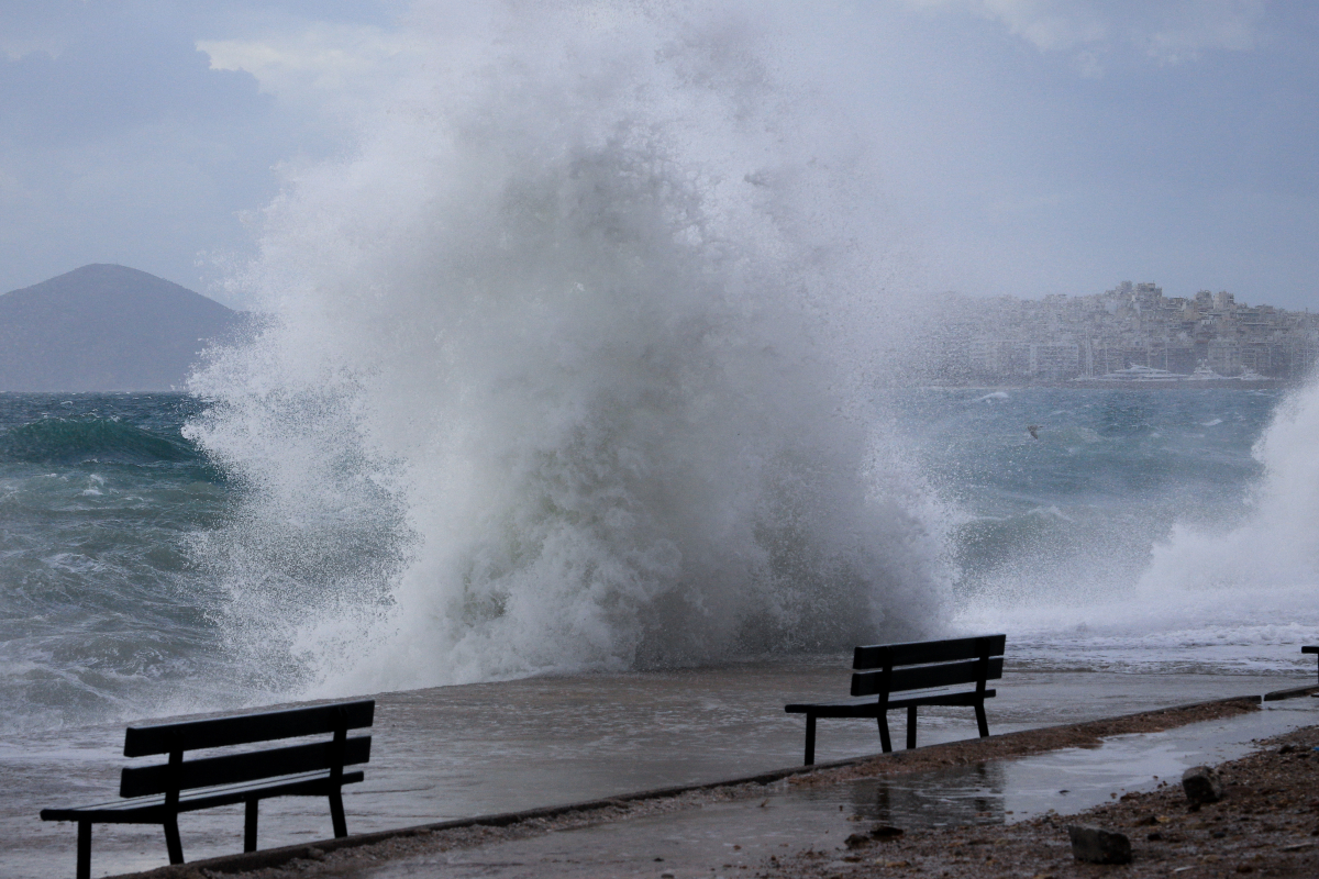 Meteo: Θυελλώδεις οι άνεμοι στην Αττική – Στα 150 χλμ/ώρα οι ριπές ανέμου στην κορυφή της Πεντέλης