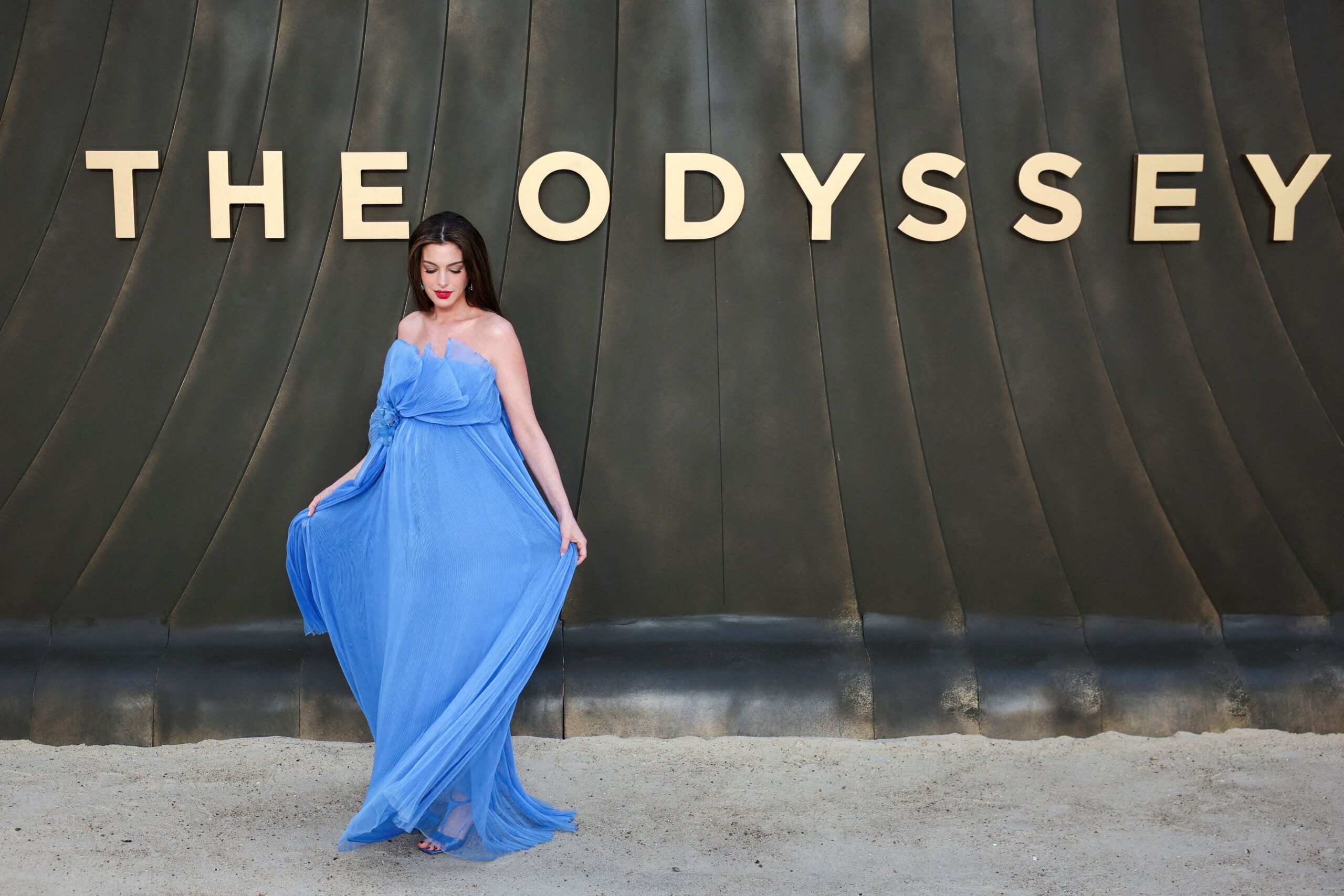 "The Odyssey" world premiere in London Αν Χάθαγουεϊ
