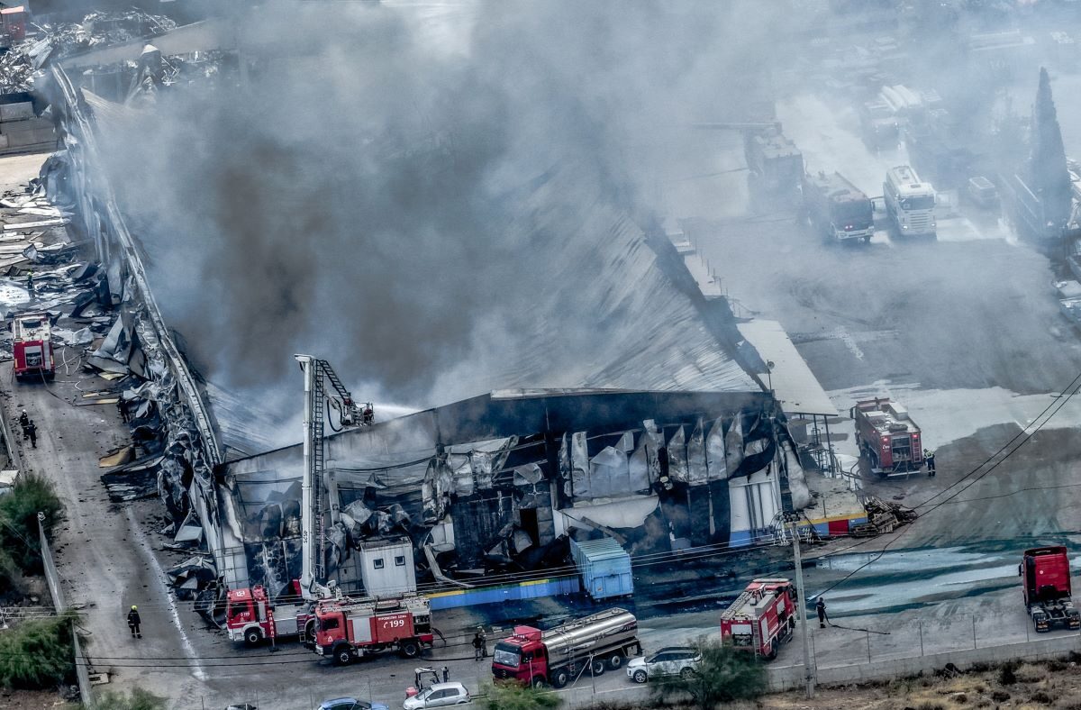 Φωτιά σε επιχείρηση ανταλλακτικών στον Ασπρόπυργο