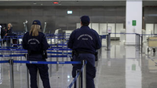 ΑΥΞΗΜΕΝΑ ΜΕΤΡΑ ΑΣΦΑΛΕΙΑΣ ΑΠΟ ΤΗΝ ΕΛΛΗΝΙΚΗ ΑΣΤΥΝΟΜΙΑ ΣΤΟ ΑΕΡΟΔΡΟΜΙΟ "ΕΛ. ΒΕΝΙΖΕΛΟΣ" ΛΟΓΩ ΤΗΝ ΑΝΑΧΩΡΙΣΗ ΦΙΛΑΘΛΩΝ ΤΟΥ ΠΑΝΑΘΗΝΑΙΚΟΥ ΚΑΙ ΤΟΥ ΟΛΥΜΠΙΑΚΟΥ ΚΑΙ ΤΩΝ ΟΜΑΔΩΝ ΜΠΑΣΚΕΤ ΚΑΙ ΠΟΔΟΣΦΑΙΡΟΥ. (ΘΑΝΑΣΗΣ ΔΗΜΟΠΟΥΛΟΣ / EUROKINISSI)
