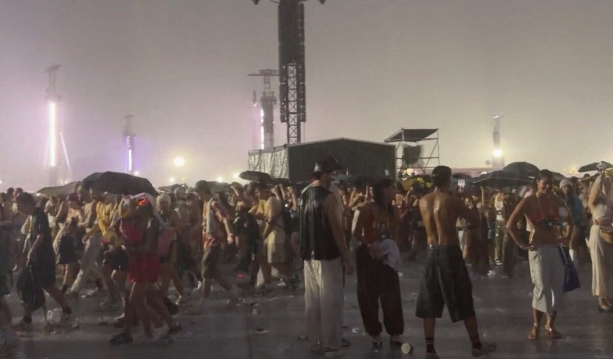 Μιλάνο: Ακυρώθηκε η συναυλία του Bad Bunny λόγω καταιγίδας - Θεατές τραυματίστηκαν από χαλάζι σε μέγεθος μπάλας του γκολφ