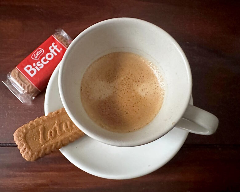 A caramel cookie from Lotus Biscoff is served with a coffee. Trend product caramel cookie. What used to make you think of dark winter afternoons seems to have become a year-round flavor.