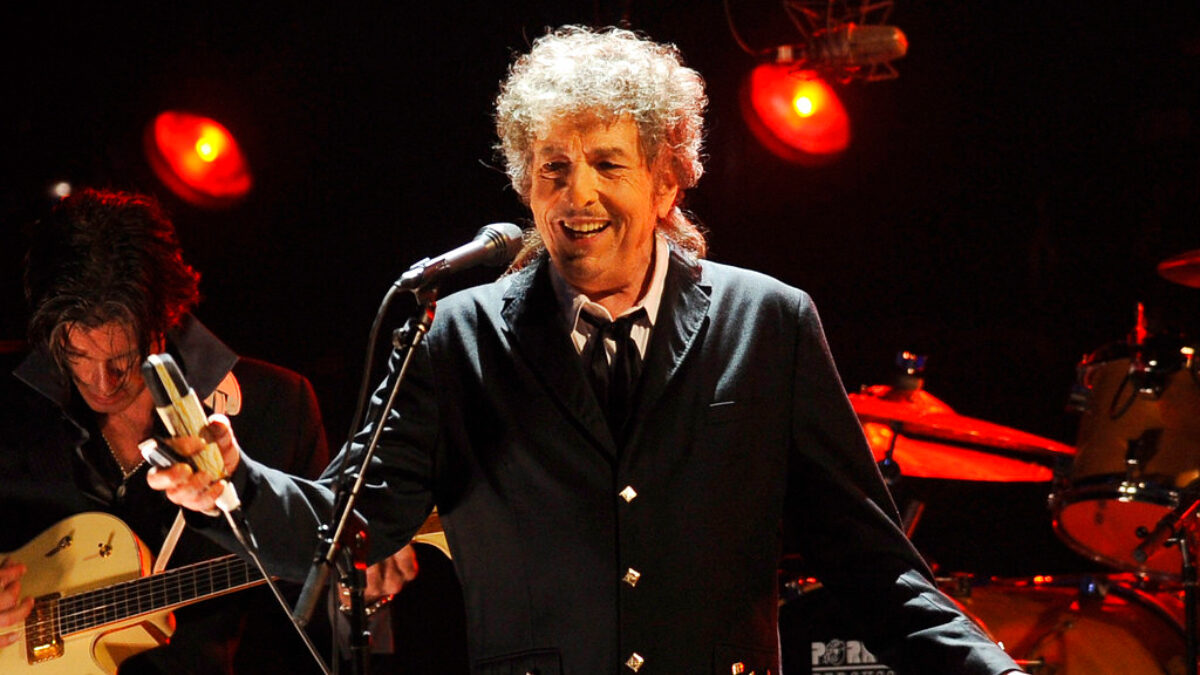 FILE I- In this Jan. 12, 2012 file photo, Bob Dylan performs in Los Angeles. President Barack Obama will award Dylan a Medal of Freedom at the White House later this spring.