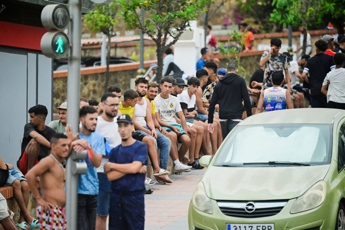 Πλήθος μεταναστών στην Θέουτα