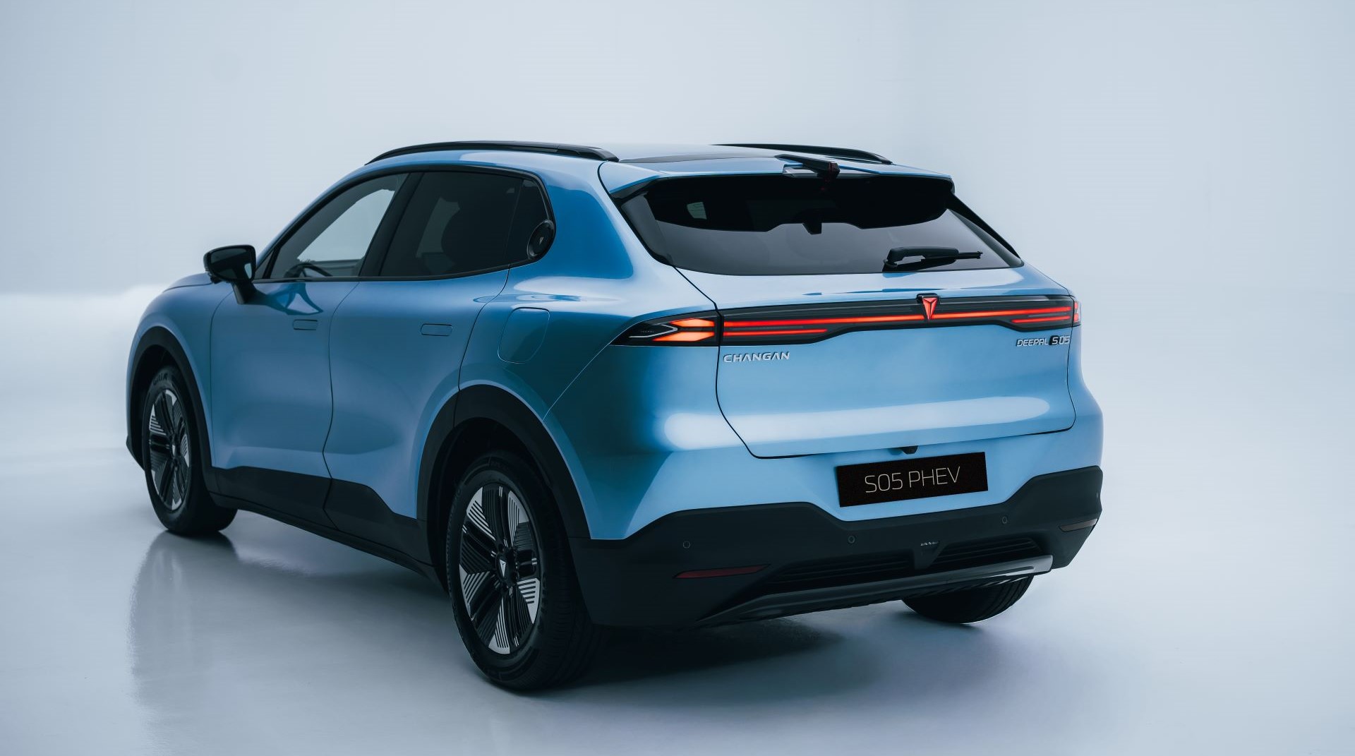 Το Changan Deepal S05 Plug-in Hybrid στην Ελλάδα με κατανάλωση 2,0 λτ./100 χλμ. - Τιμές και εκδόσεις