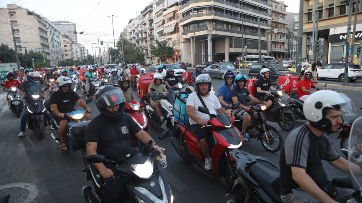 Στάση εργασίας και συγκέντρωση εργαζομένων σε εταιρείες διανομών στην Αθήνα. Κυριακή 19 Ιουλίου 2026
