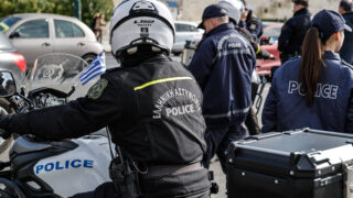 αστυνομικοί σε μηχανή