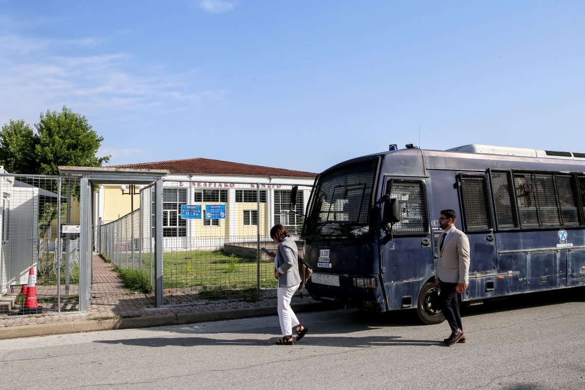 Δίκη για τα Τέμπη: Δικηγόροι κατηγορούμενων διαφωνούν με την εισαγγελική πρόταση για απόρριψη των αιτημάτων αναβολής της δίκης