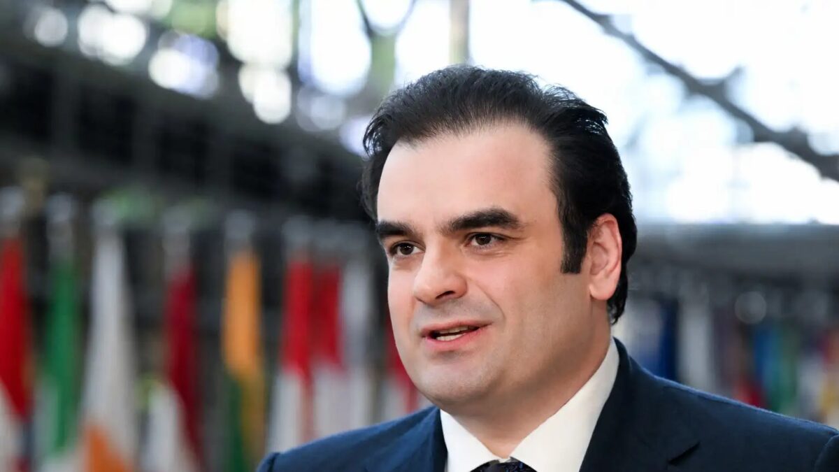 Politico: Ο Πιερρακάκης ως «κρυφό όπλο» της ΕΕ απέναντι στην Κίνα