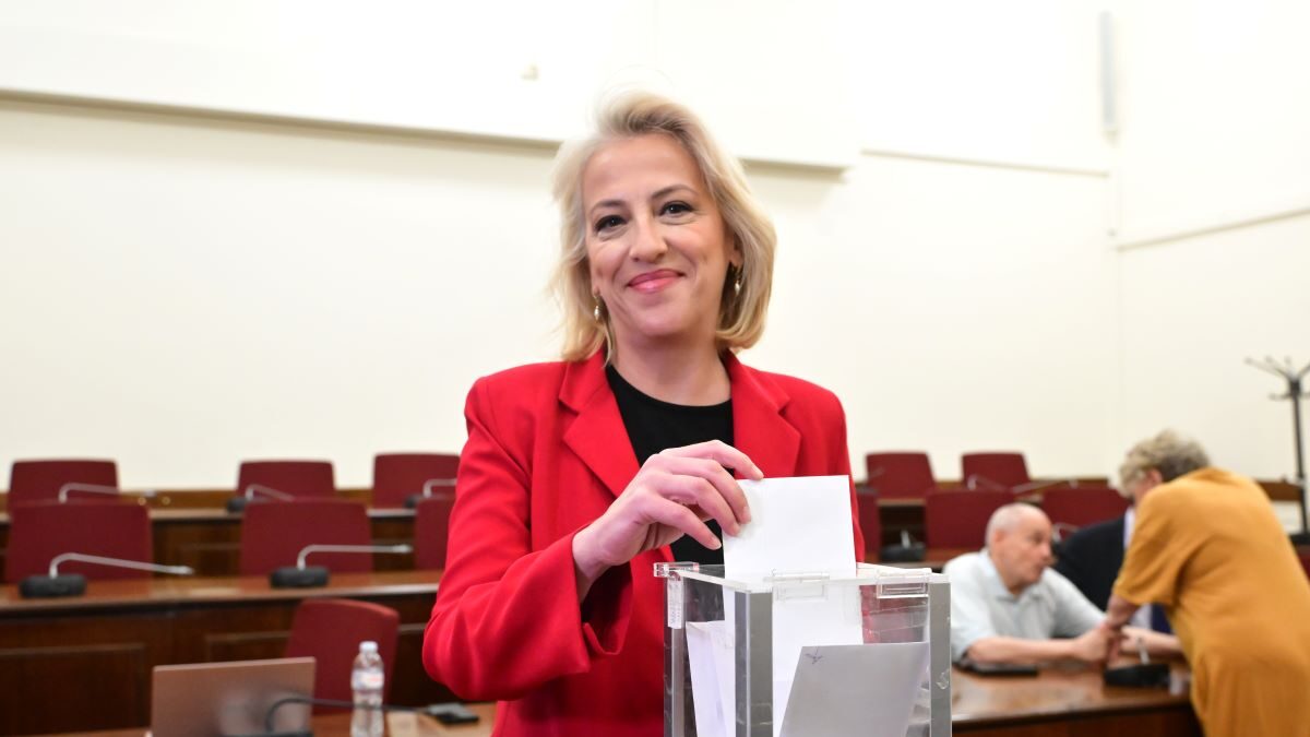 Η Ρένα Δούρου