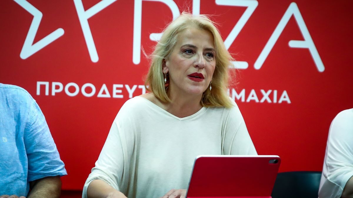 Η Ρένα Δούρου