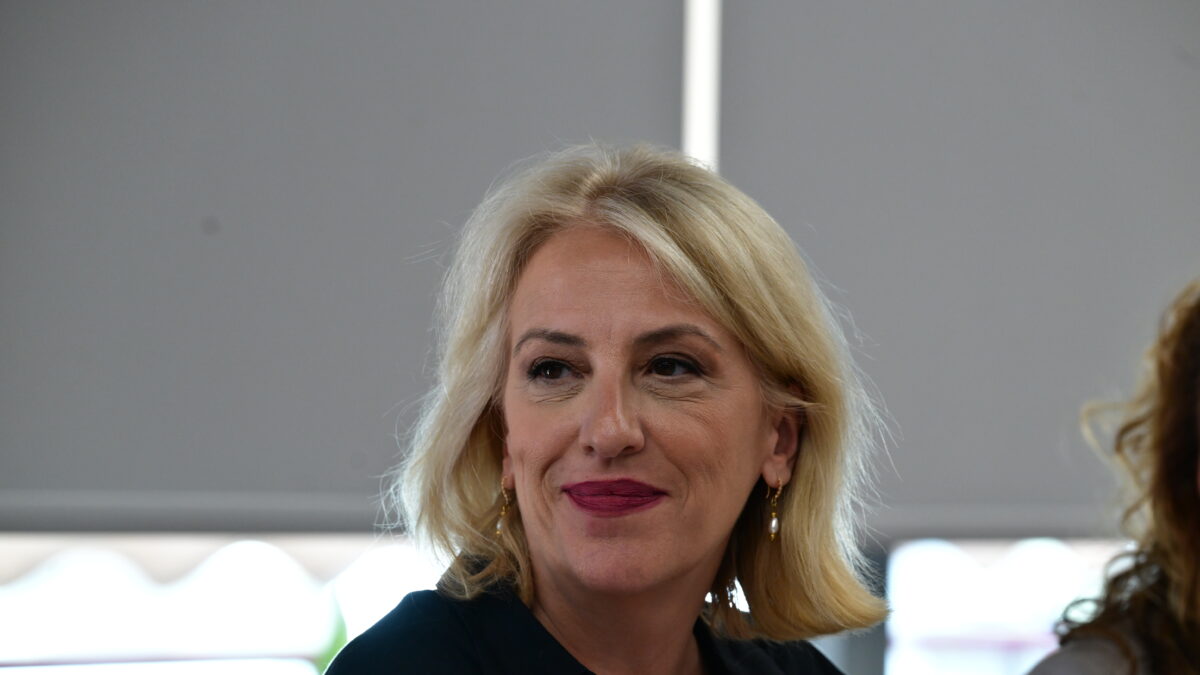 Η Ρένα Δούρου