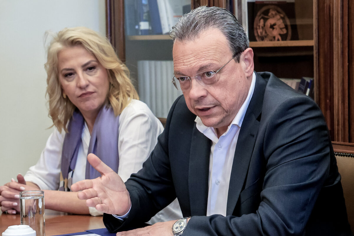 Πυρά Φάμελλου κατά ΣΥΡΙΖΑ για την αποχώρησή του: «Οι έδρες ανήκουν στους ψηφοφόρους, η ηγεσία δεν τους εκφράζει»