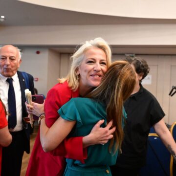 Η Ρένα Δούρου