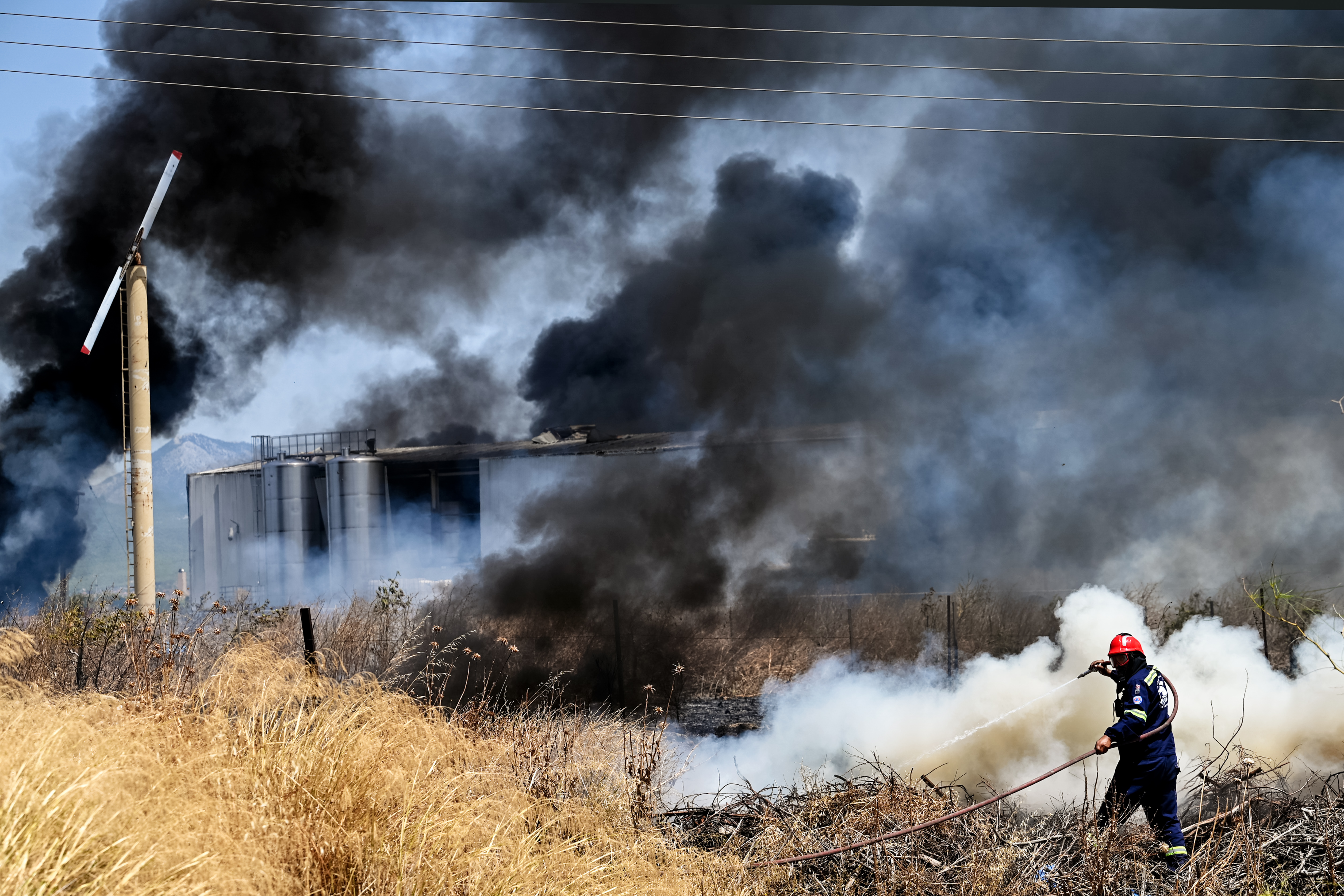 Στο «μικροσκόπιο» τα κενά ασφαλείας στο εργοστάσιο στα Εξαμίλια μετά την φονική έκρηξη – Το βίντεο ντοκουμέντο και οι συλλήψεις