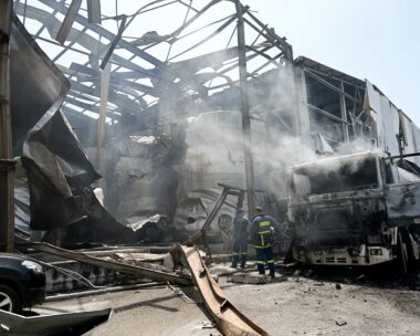 Έκρηξη και πυρκαγιά σε εργοστάσιο στα Εξαμίλια Κορινθίας.  Δευτέρα 27 Ιουλίου 2026    (ΒΑΣΙΛΗΣ ΨΩΜΑΣ