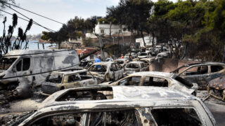 καμένα αυτοκίνητα στο Μάτι