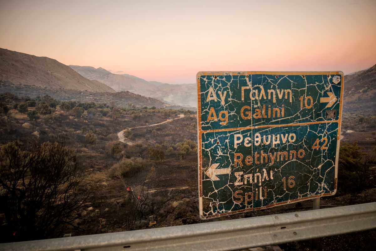 Φωτιά στο Ρέθυμνο: Οι ισχυρότατοι άνεμοι ενισχύουν τη φωτιά που μαίνεται, παραμένουν καθηλωμένα τα εναέρια - Live όλες οι εξελίξεις