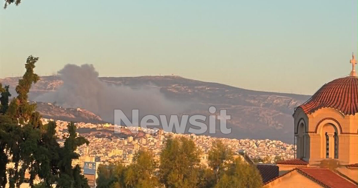 Πάρκο Γουδή: Μεγάλη φωτιά στο παλιό κτίριο του θεάτρου Badminton και μήνυμα του 112