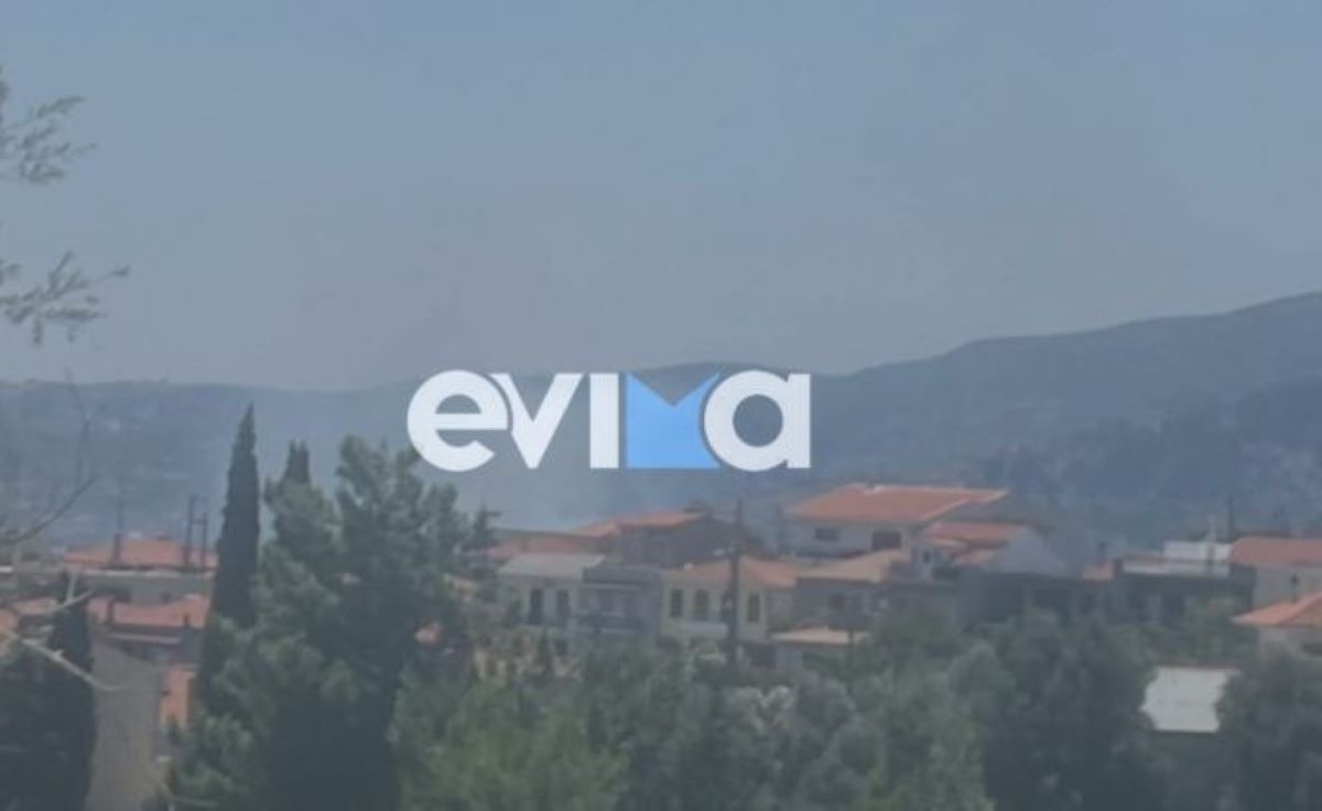 Φωτιά στην Εύβοια - Καίει κοντά σε σπίτια