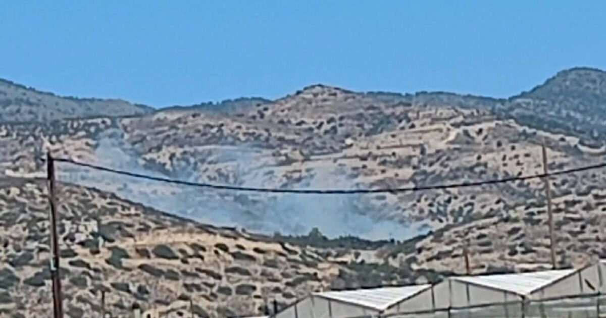 Φωτιά στην Ιεράπετρα: Ήχησε το 112 για εκκένωση του οικισμού Μπραμιανά