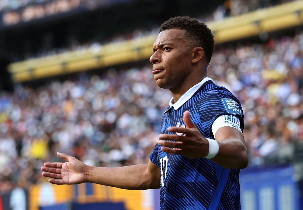Ο αρχηγός και αρχισκόρερ των τρικολόρ», Kylian Mbappe σε στιγμιότυπο από το ματς με τη Σουηδία