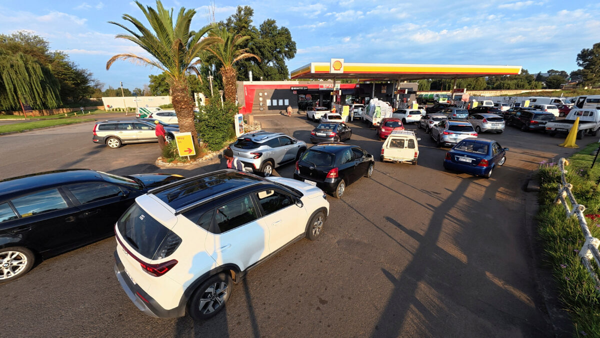Πάνω από τα 4 δολάρια το γαλόνι η βενζίνη στις ΗΠΑ λόγω της νέας κρίσης με το Ιράν