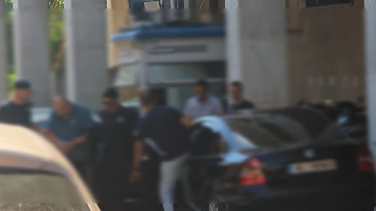 Ασπρόπυργος: Απολογούνται οι συλληφθέντες για τη φονική έκρηξη – Μάχη για τη ζωή τους δίνουν οι 2 πολυεγκαυματίες