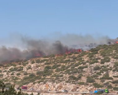 Φωτιά στον Χάρακα Κερατέας: Μήνυμα του 112 για ετοιμότητα