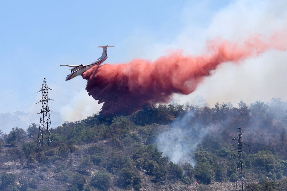 Γαλλία: Μεγάλη πυρκαγιά στο δάσος του Φοντενεμπλό, καίγονται δεκάδες στρέμματα - Μεγάλη κινητοποίηση της πυροσβεστικής με 4 εναέρια μέσα