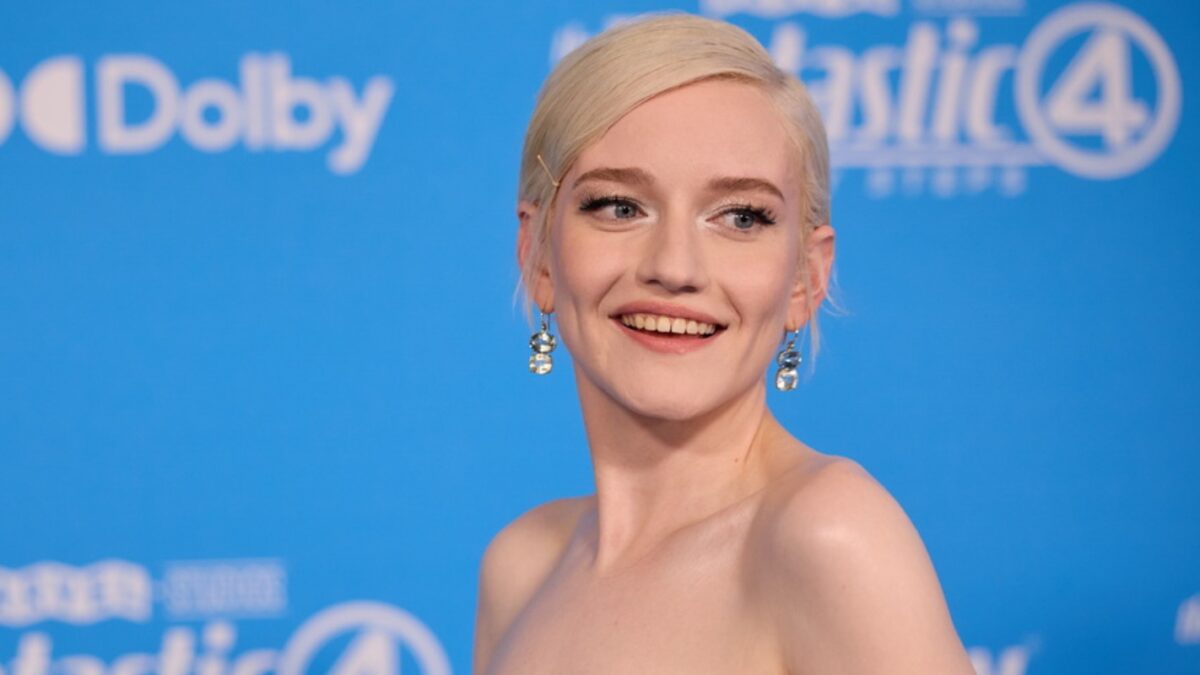 Τίτλοι τέλους για τη Julia Garner και τον Mark Foster – Χώρισαν μετά από χρόνια γάμου Η Julia Garner