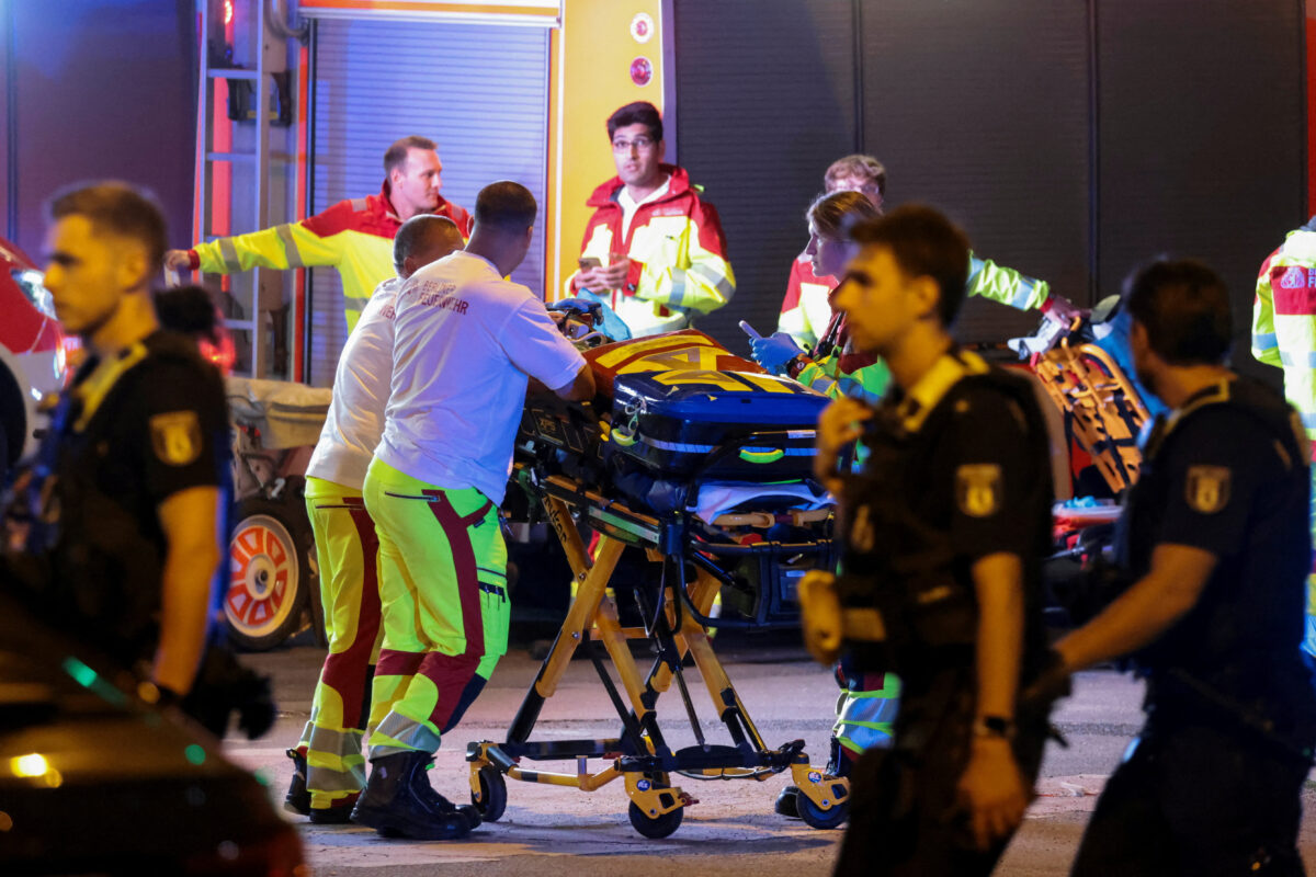 Βερολίνο: Μια νεκρή και 17 τραυματίες από βαν που έπεσε σε πλήθος στην παρέλαση Pride - Ισλαμιστής ο δράστης