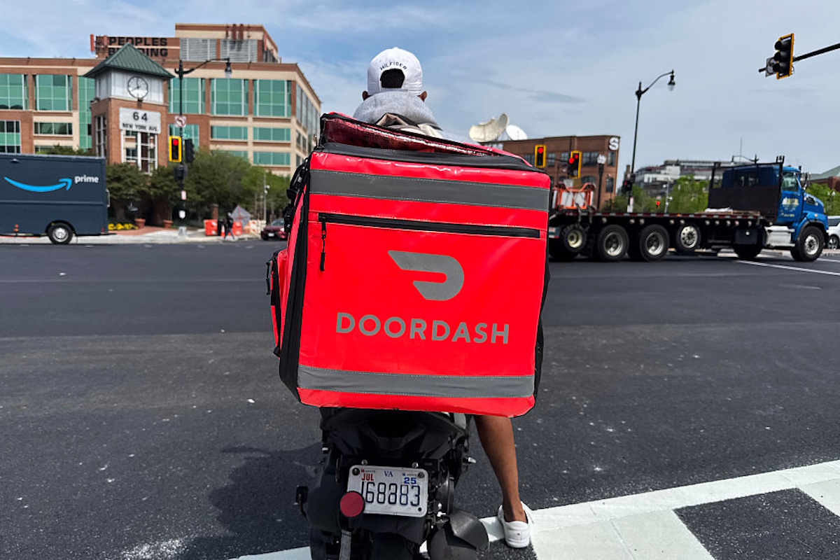 DoorDash delivery person