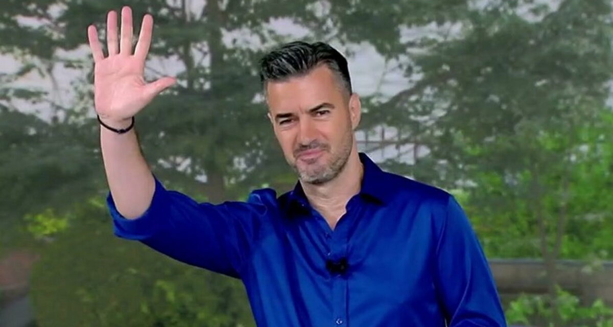 Τέλος για το «Όπου υπάρχει Ελλάδα»: «Ευχαριστώ για τα πικρόχολα σχόλια, με βοήθησαν γίνω καλύτερος», είπε ο Γιάννης Τσιμιτσέλης