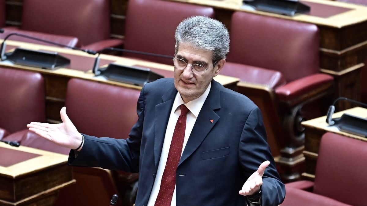 Ο Χρήστος Γιαννούλης στη Βουλή