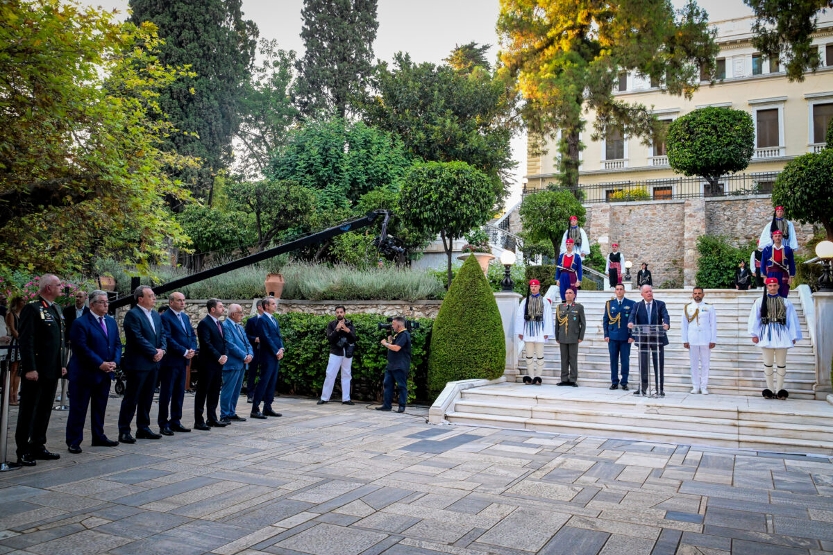 Σε εσωτερικό χώρο λόγω κακοκαιρίας η δεξίωση για την 52η επέτειο Αποκατάστασης της Δημοκρατίας - 1700 οι προσκεκλημένοι