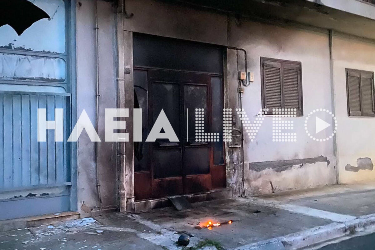 Τα γκαζάκια που βρέθηκαν μπροστά στην πολυκατοικία