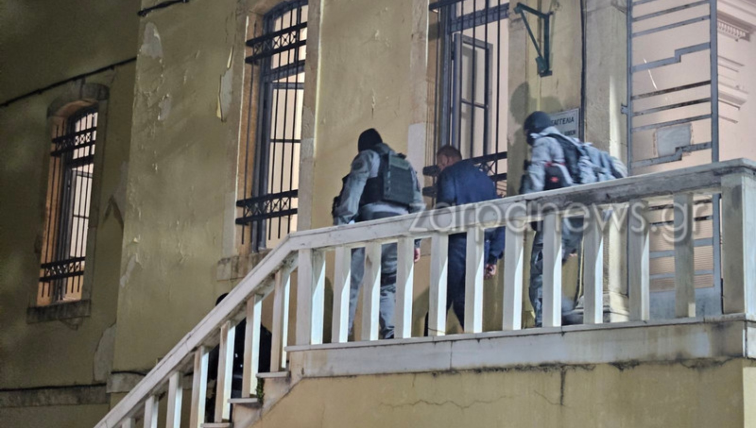 Πάνω από 6 ώρες απολογούνταν ο ιατροδικαστής των Χανίων για τις «πειραγμένες» εκθέσεις - Αφέθηκε ελεύθερος με όρους