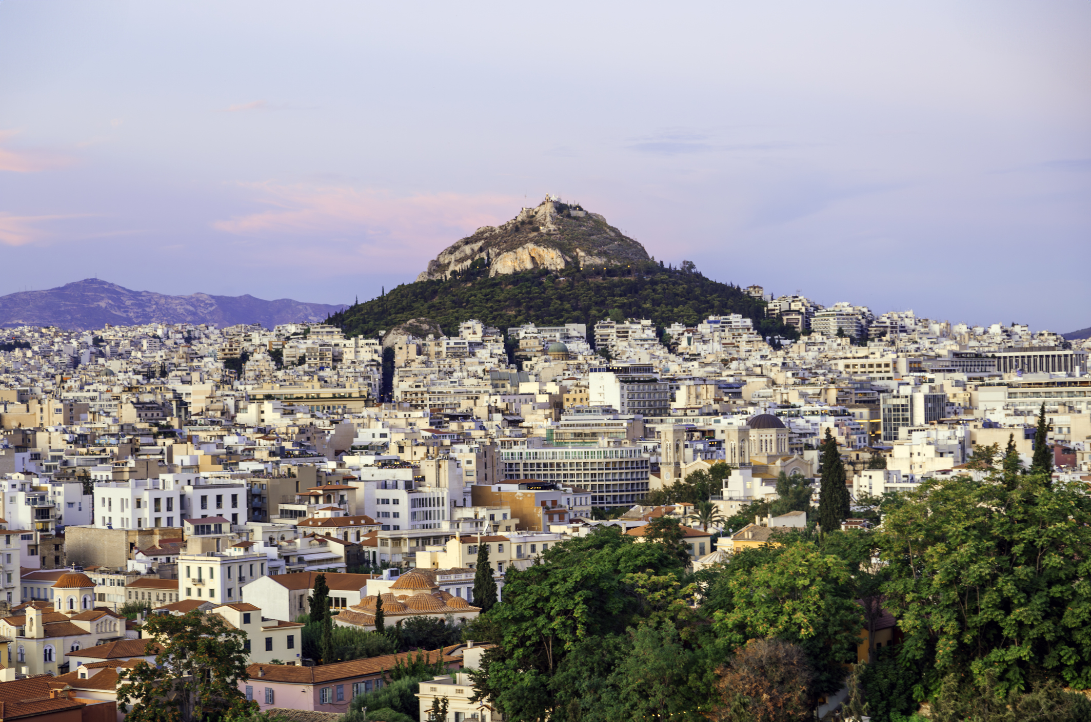 Κλείνουν οι λόφοι Λυκαβηττού και Φινόπουλου από τα μεσάνυχτα λόγω του κινδύνου πυρκαγιάς στην Αττική